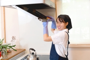 敬遠しがちなキッチンの換気扇の汚れも、ハウスクリーニングで解決！